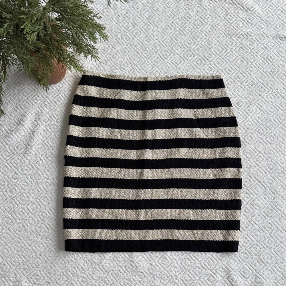 NWOT St. John Knits Pique Knit Striped Straight Skirt in Caviar/Sand sz 10